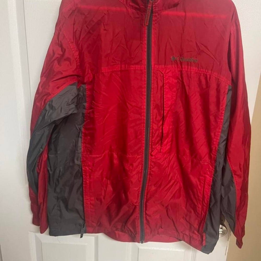 Columbia red rain jacket with removable hood. Size L #outdoor #rainwear